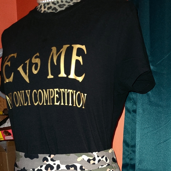 T-Shirt & Mini Skirt Combo - Picture 3 of 4